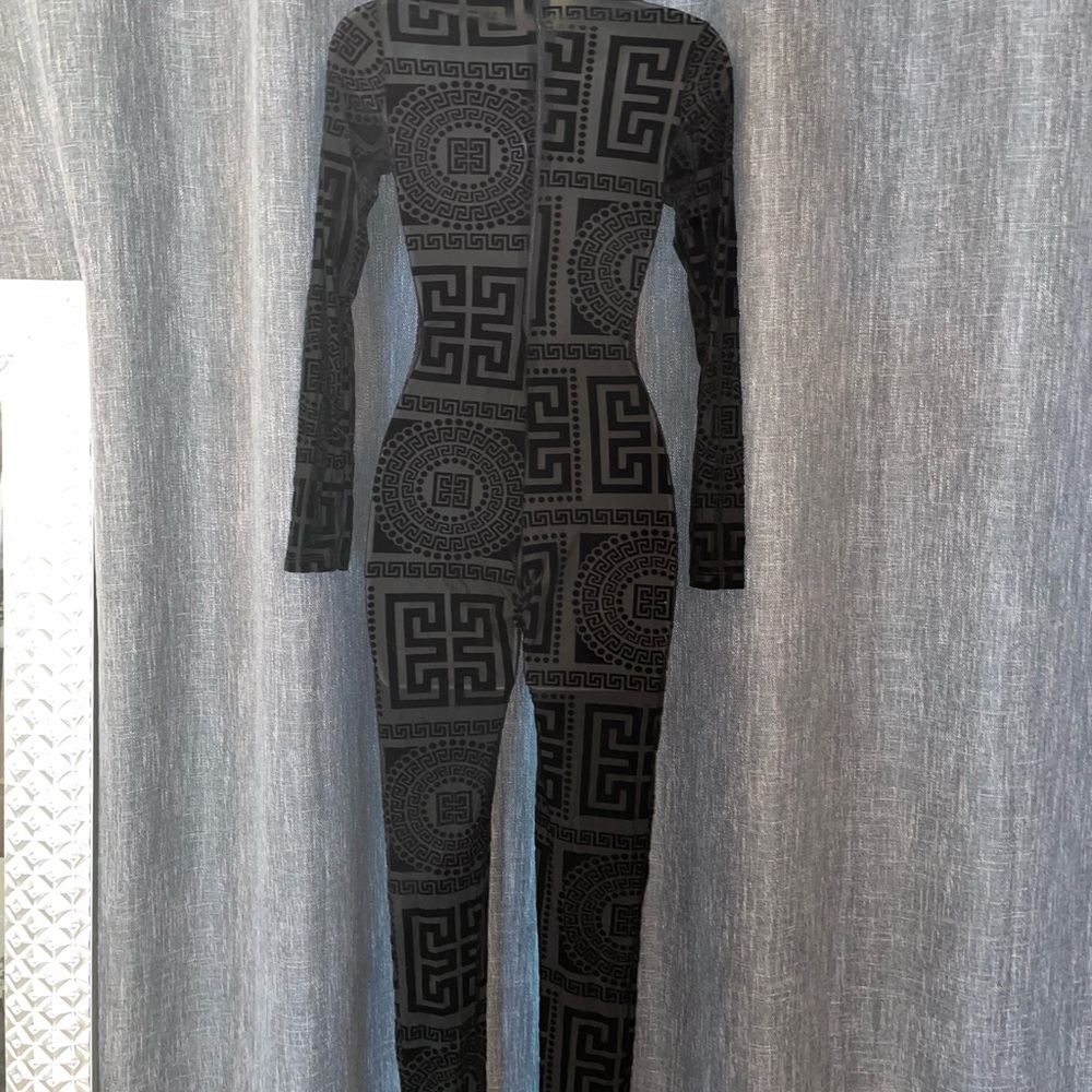 Black Geometric Patterned Jumpsuit - Picture 2 of 3